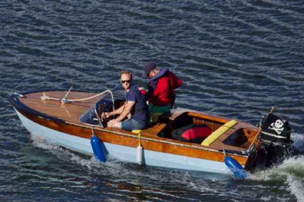 29 July 2023 - 17:21:13
This little runaround looked rather nice, so with a bit of Googling I can tell you that it is a restored Broom Boat called a Viking, originally made in Norfolk.
-------------------
Broom Boat Viking runaround